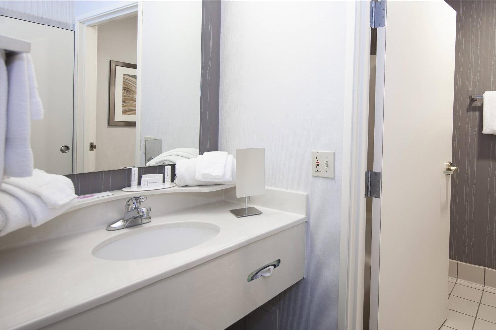 Courtyard By Marriott Valdosta Hotel Exterior photo