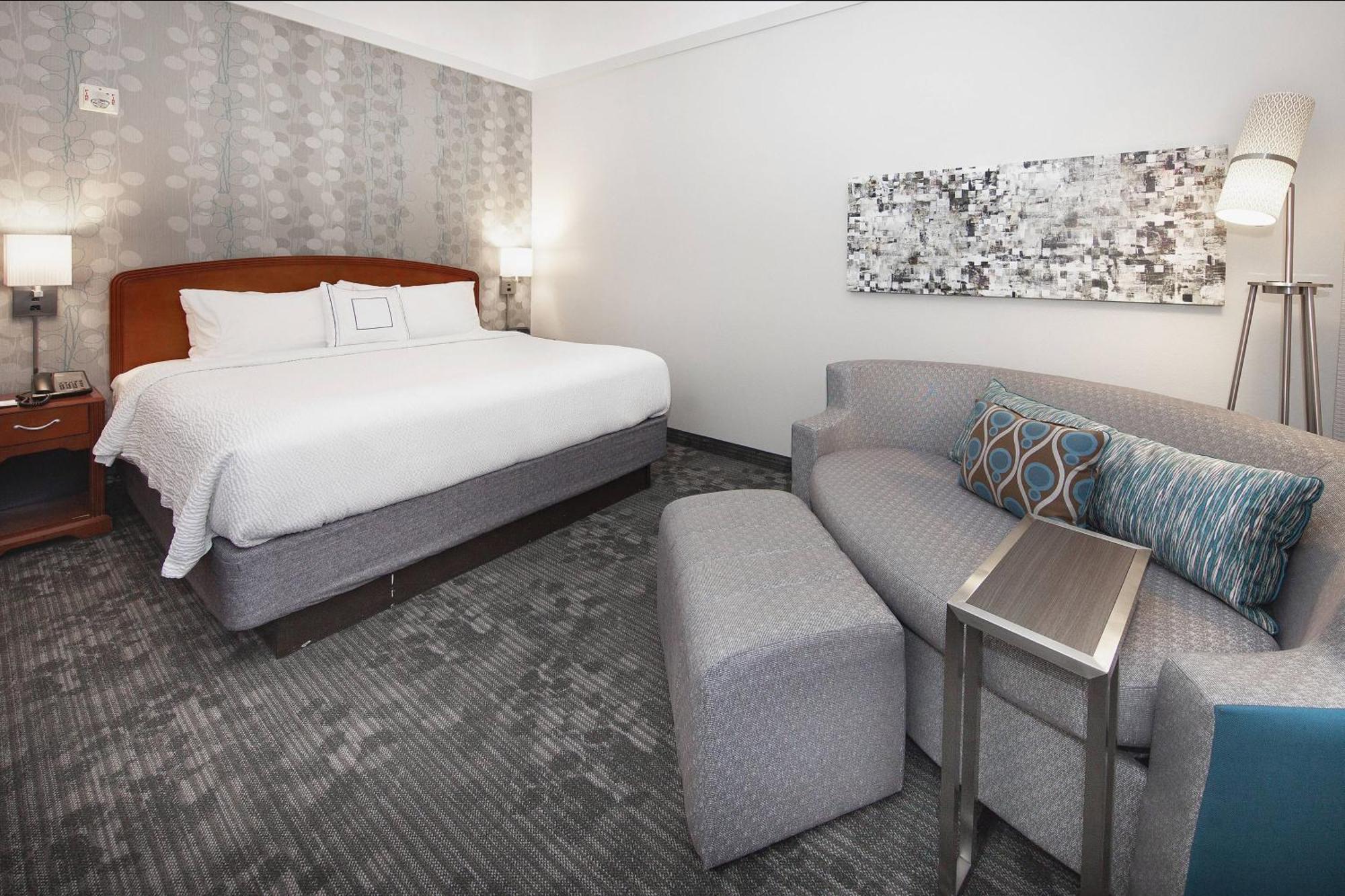 Courtyard By Marriott Valdosta Hotel Exterior photo