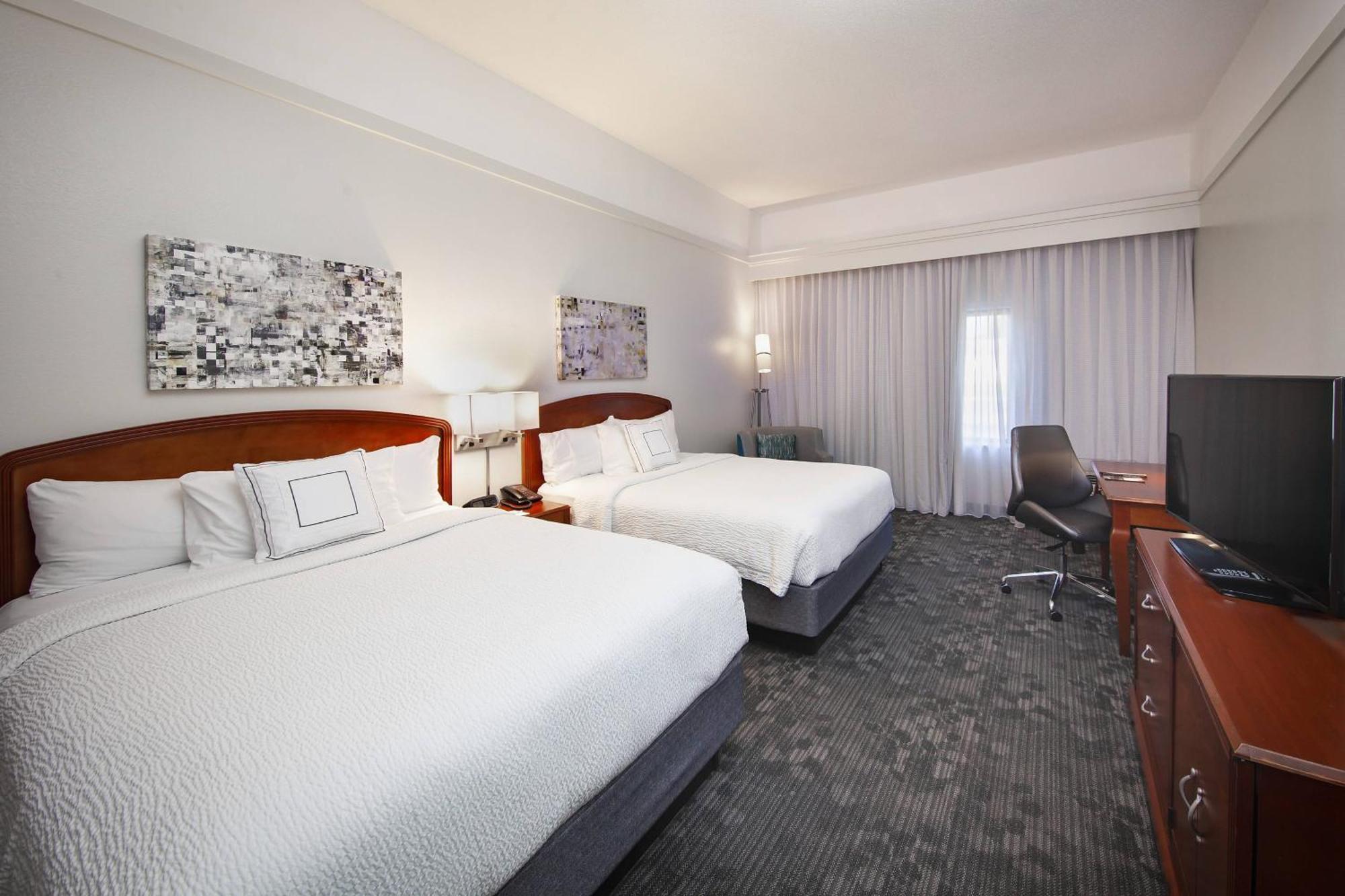 Courtyard By Marriott Valdosta Hotel Exterior photo