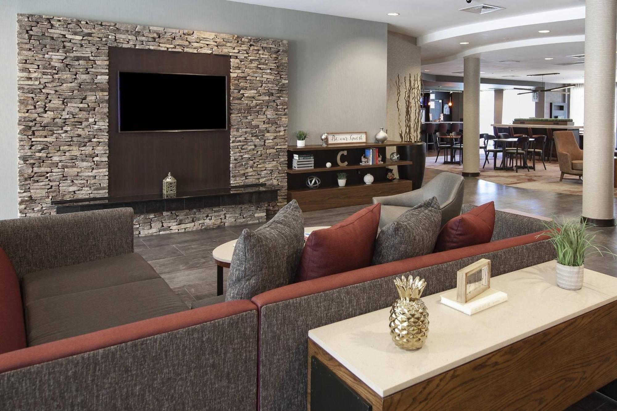 Courtyard By Marriott Valdosta Hotel Exterior photo