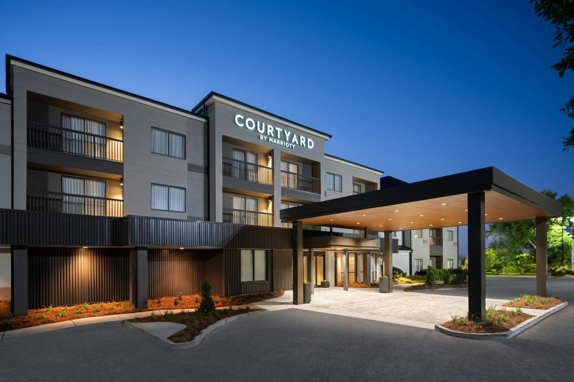 Courtyard By Marriott Valdosta Hotel Exterior photo