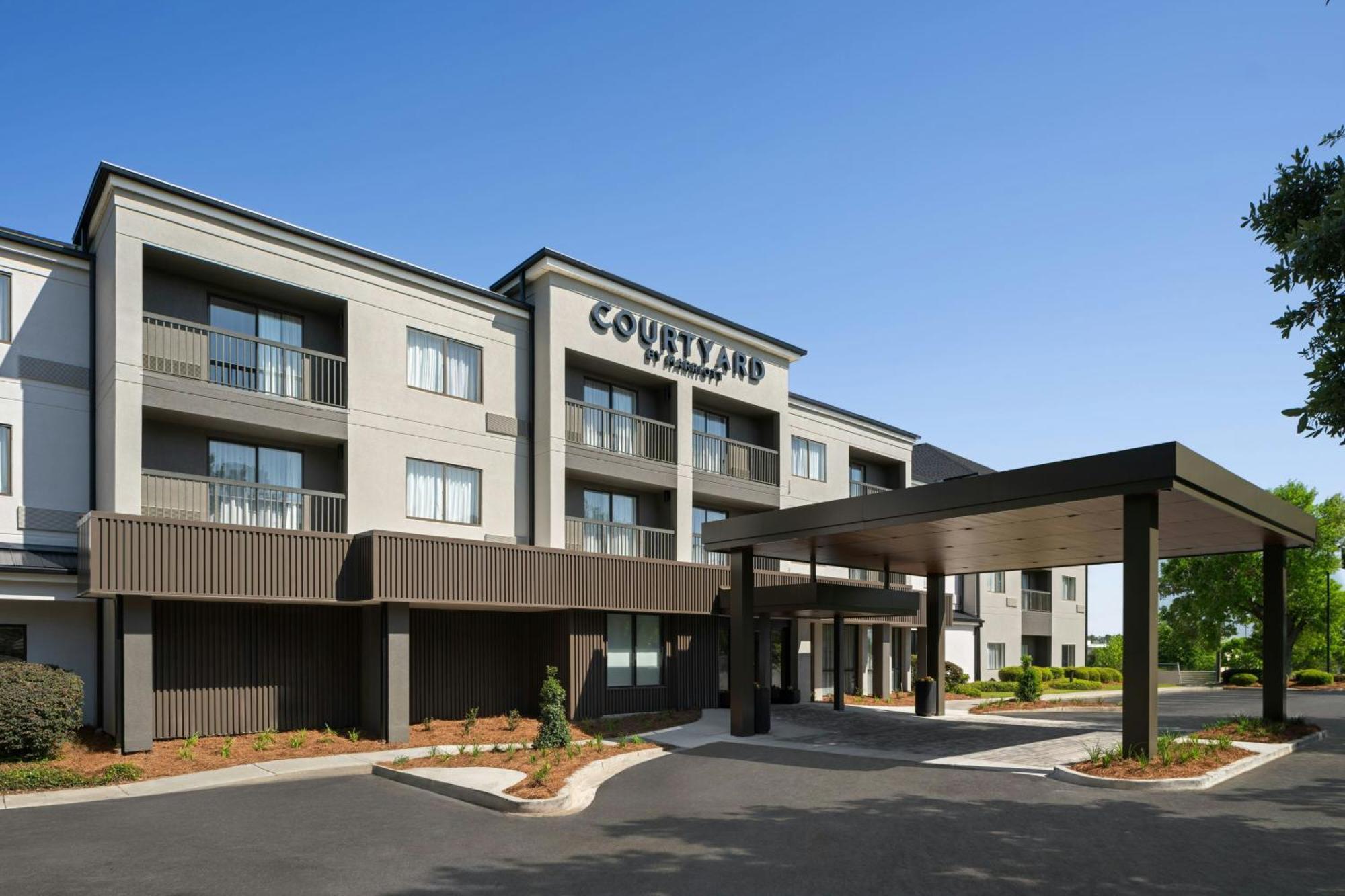 Courtyard By Marriott Valdosta Hotel Exterior photo