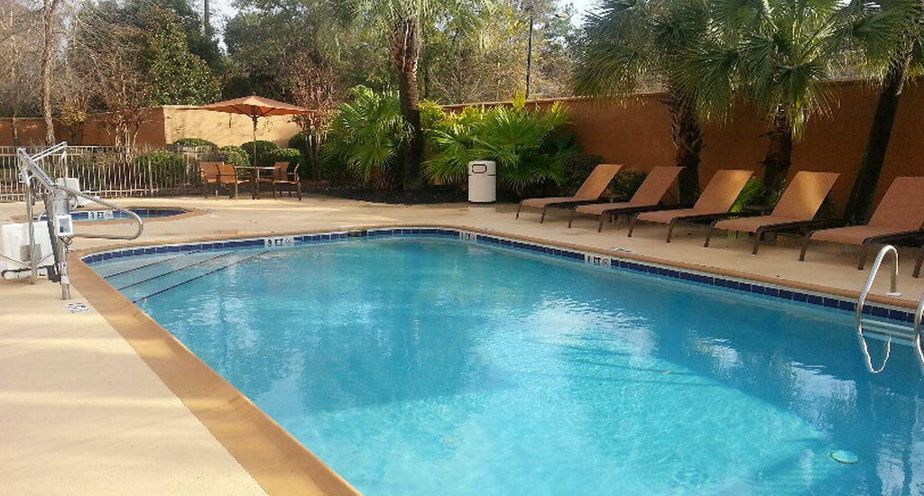Courtyard By Marriott Valdosta Hotel Exterior photo